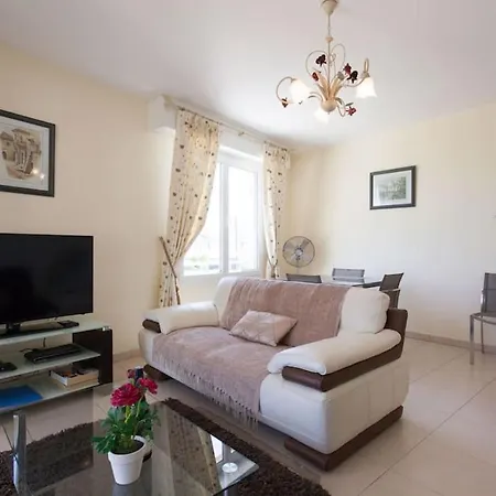 Appartement Two Bedroom With Terrace In New Secure Building Near Palais And Beaches 515 Cannes
